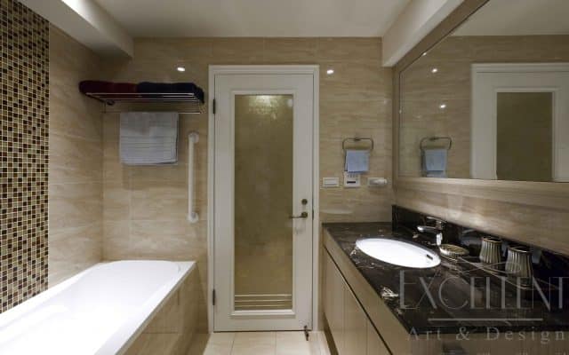 衛浴空間特別以五星級飯店的精緻作為設計藍圖，更以五件式設備安排，展現其中的舒適與大器氛圍。
